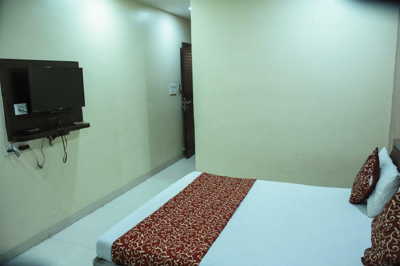 Hotel Dilip Indore Eksteriør bilde