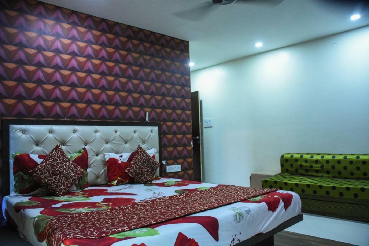 Hotel Dilip Indore Eksteriør bilde