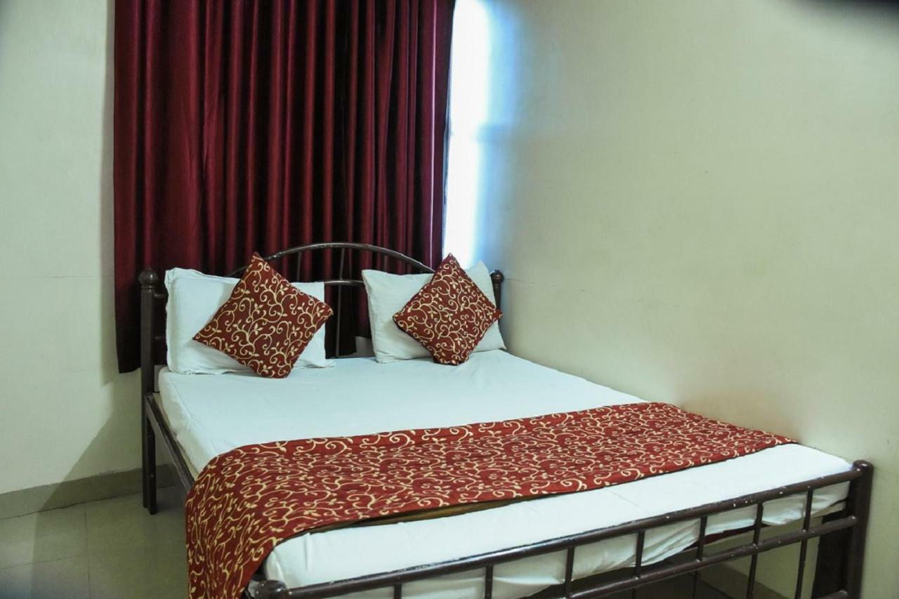 Hotel Dilip Indore Eksteriør bilde