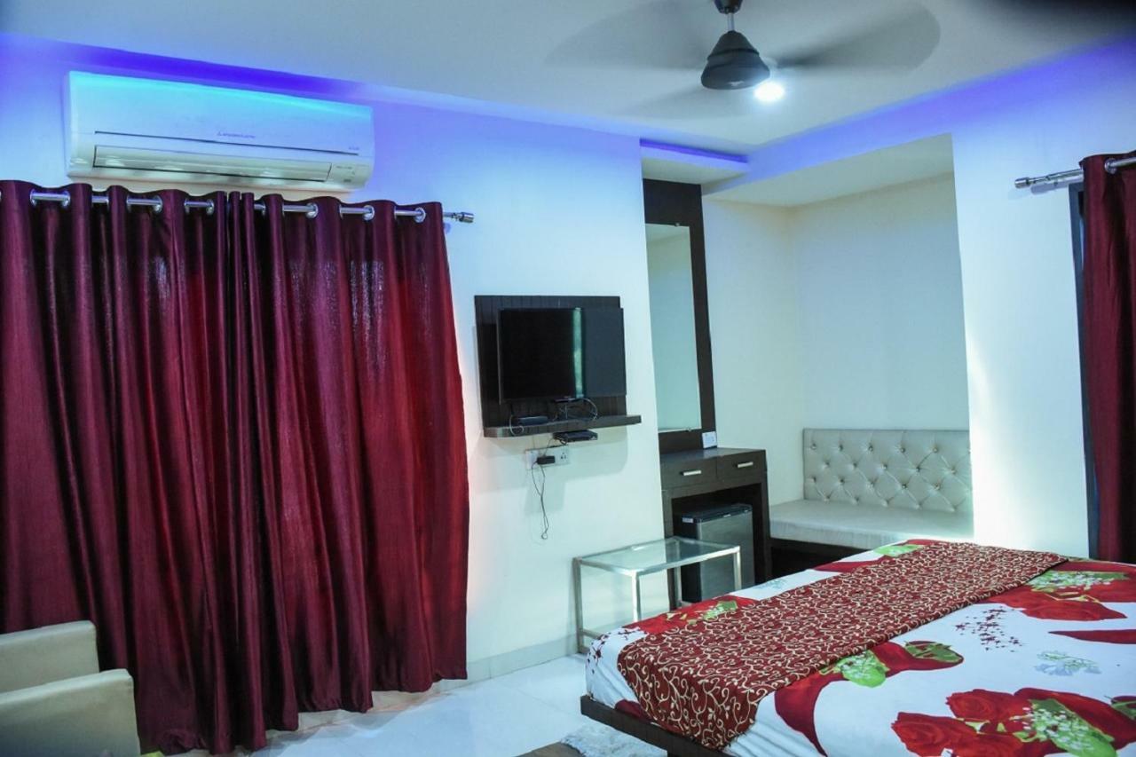 Hotel Dilip Indore Eksteriør bilde