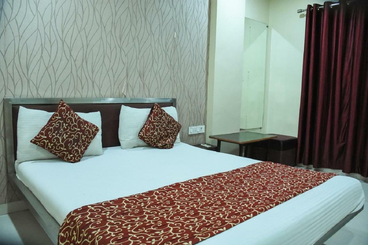 Hotel Dilip Indore Eksteriør bilde